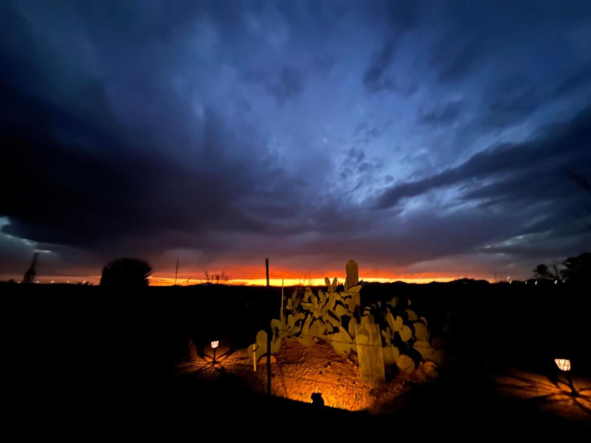 Hole In The Wall Getaway - Usa Mexico Border Bed And Breakfast Columbus Exterior foto