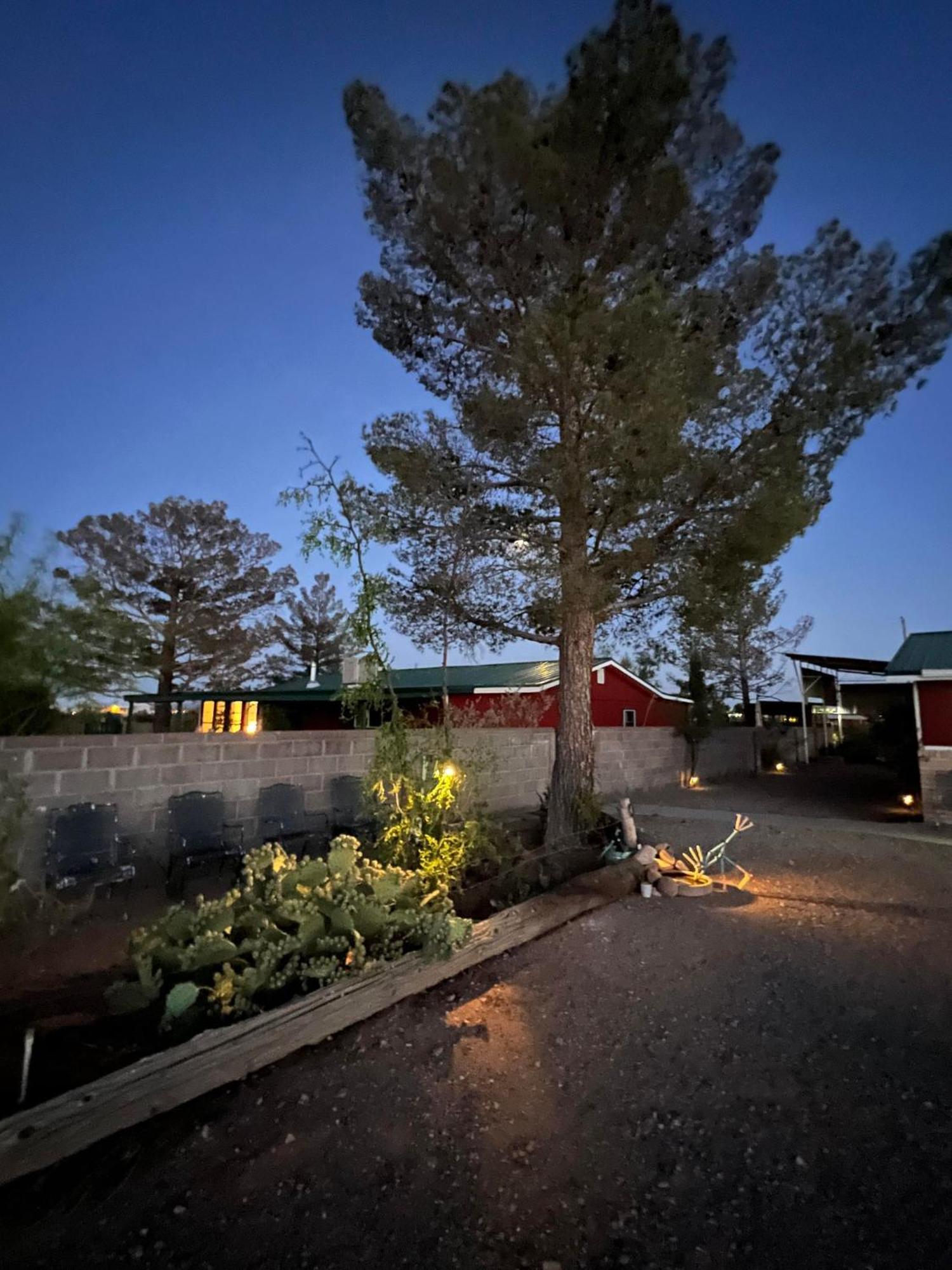 Hole In The Wall Getaway - Usa Mexico Border Bed And Breakfast Columbus Exterior foto